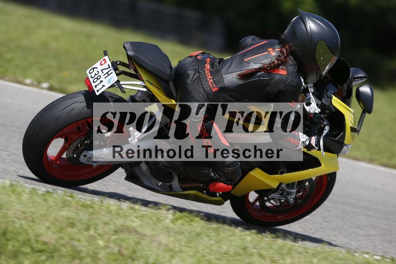 /Archiv-2024/29 12.06.2024 MOTO.CH Track Day ADR/Gruppe blau/28